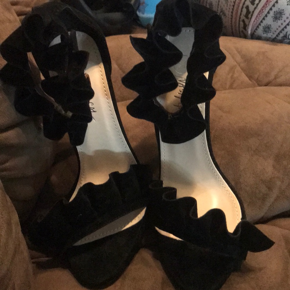Size 6 black formal heels